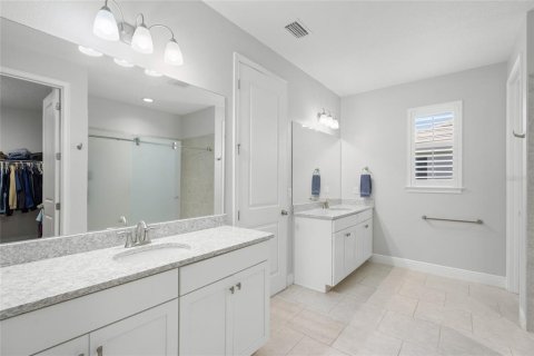 House in Sarasota, Florida 2 bedrooms, 213.3 sq.m. № 2430319 - photo 20