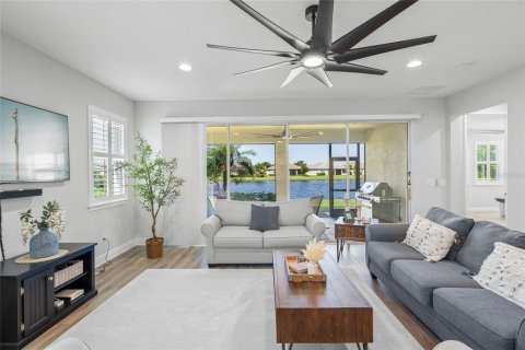 House in Sarasota, Florida 2 bedrooms, 213.3 sq.m. № 2430319 - photo 13
