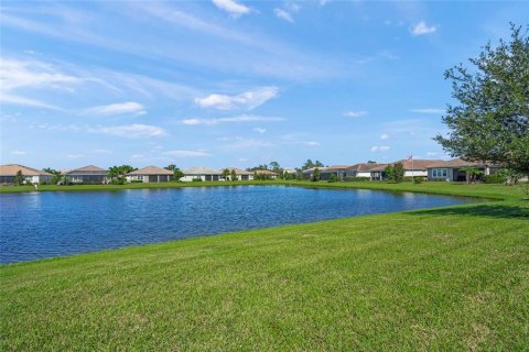 House in Sarasota, Florida 2 bedrooms, 213.3 sq.m. № 2430319 - photo 29