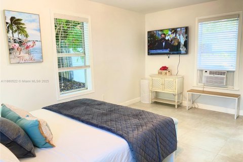 Снять в аренду квартиру в Майами, Флорида 1 спальня, 52.03м2, № 1958343 - фото 2