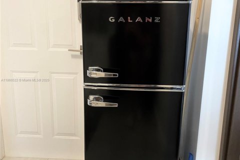 Снять в аренду квартиру в Майами, Флорида 1 спальня, 52.03м2, № 1958343 - фото 5