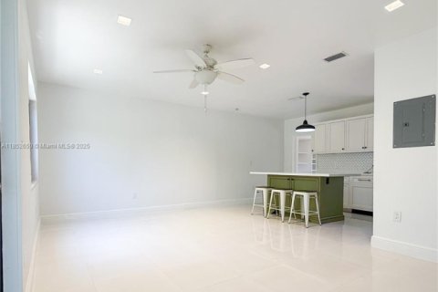 Villa ou maison à louer à Miami, Floride: 3 chambres, 126.53 m2 № 1859209 - photo 13
