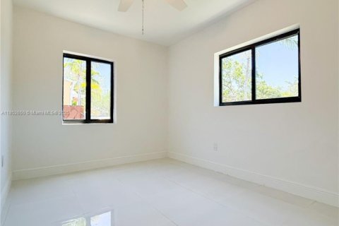 Villa ou maison à louer à Miami, Floride: 3 chambres, 126.53 m2 № 1859209 - photo 12
