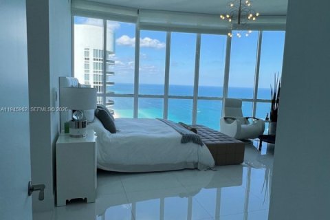 Copropriété à louer à Sunny Isles Beach, Floride: 3 chambres, 272.02 m2 № 2336014 - photo 2