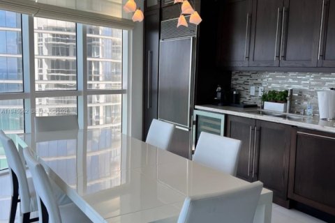 Copropriété à louer à Sunny Isles Beach, Floride: 3 chambres, 272.02 m2 № 2336014 - photo 5