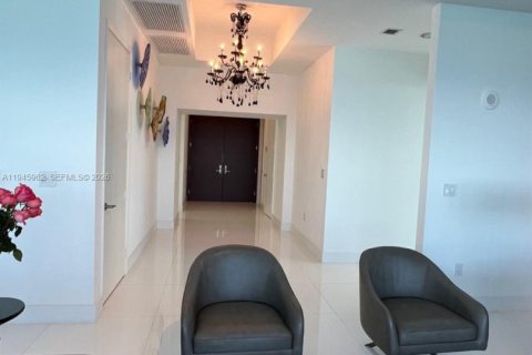 Copropriété à louer à Sunny Isles Beach, Floride: 3 chambres, 272.02 m2 № 2336014 - photo 3