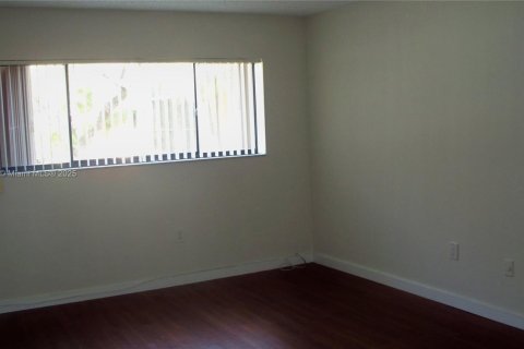 Condo in Miami, Florida, 3 bedrooms  № 1770417 - photo 6
