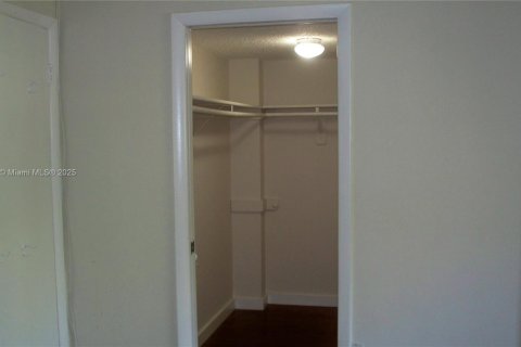 Condo in Miami, Florida, 3 bedrooms  № 1770417 - photo 7