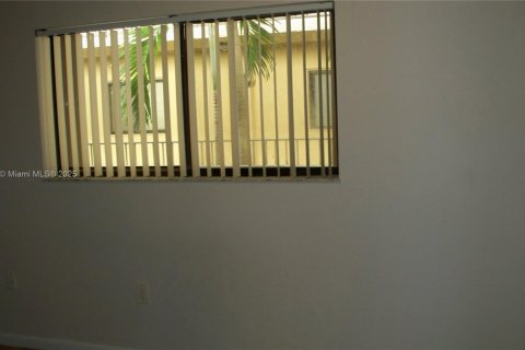 Condo in Miami, Florida, 3 bedrooms  № 1770417 - photo 9