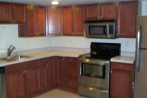 Condo in Miami, Florida, 3 bedrooms  № 1770417 - photo 5