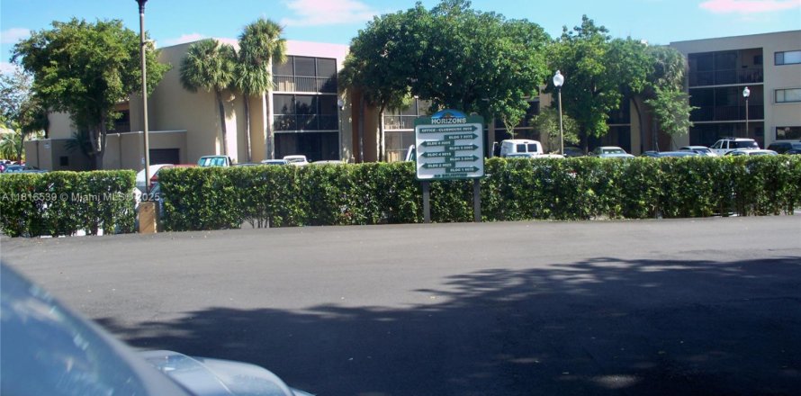 Condo in Miami, Florida, 3 bedrooms № 1770417