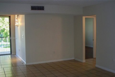 Condo in Miami, Florida, 3 bedrooms  № 1770417 - photo 4