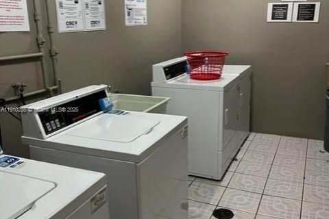 Condo in Miami Beach, Florida, 2 bedrooms  № 2039269 - photo 10