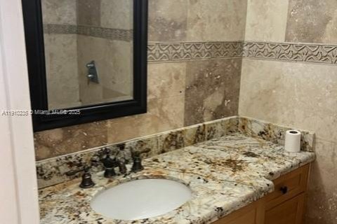 Condo in Miami Beach, Florida, 2 bedrooms  № 2039269 - photo 11