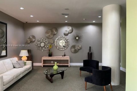 Condo in Miami Beach, Florida, 2 bedrooms  № 2039269 - photo 5