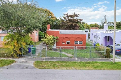 Casa en venta en Miami, Florida, 4 dormitorios, 120.77 m2 № 1578219 - foto 1