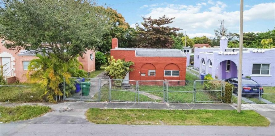 Casa en Miami, Florida 4 dormitorios, 120.77 m2 № 1578219