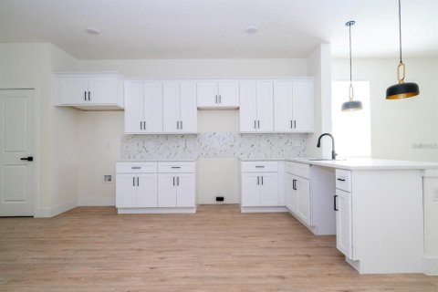 Casa en venta en Apopka, Florida, 4 dormitorios, 150.69 m2 № 1903563 - foto 3