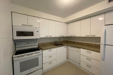 Condominio en Hallandale Beach, Florida, 2 dormitorios № 2075204