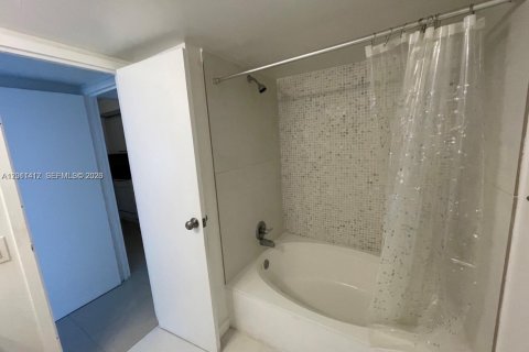 Condominio en alquiler en Hallandale Beach, Florida, 2 dormitorios, 94.76 m2 № 2075204 - foto 7