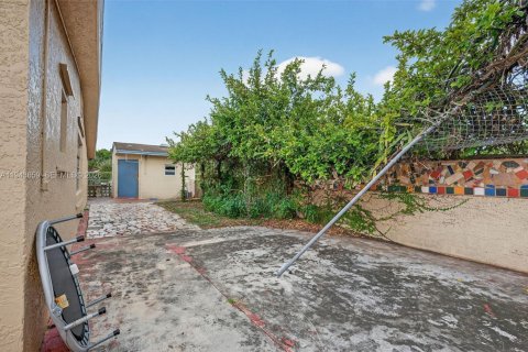 House in Lauderhill, Florida 5 bedrooms, 185.25 sq.m. № 2000550 - photo 28