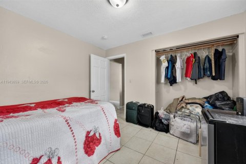 House in Lauderhill, Florida 5 bedrooms, 185.25 sq.m. № 2000550 - photo 24