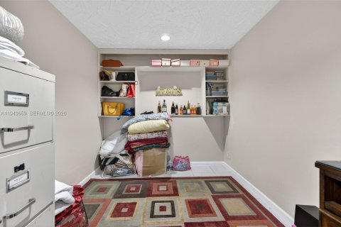 House in Lauderhill, Florida 5 bedrooms, 185.25 sq.m. № 2000550 - photo 16