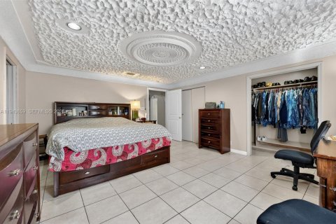 House in Lauderhill, Florida 5 bedrooms, 185.25 sq.m. № 2000550 - photo 15