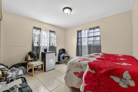 House in Lauderhill, Florida 5 bedrooms, 185.25 sq.m. № 2000550 - photo 23