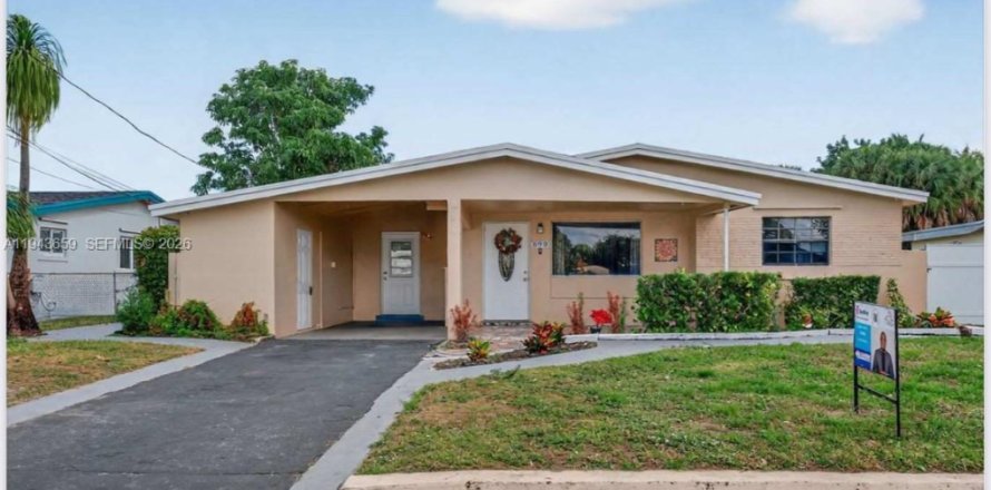 House in Lauderhill, Florida 5 bedrooms, 185.25 sq.m. № 2000550