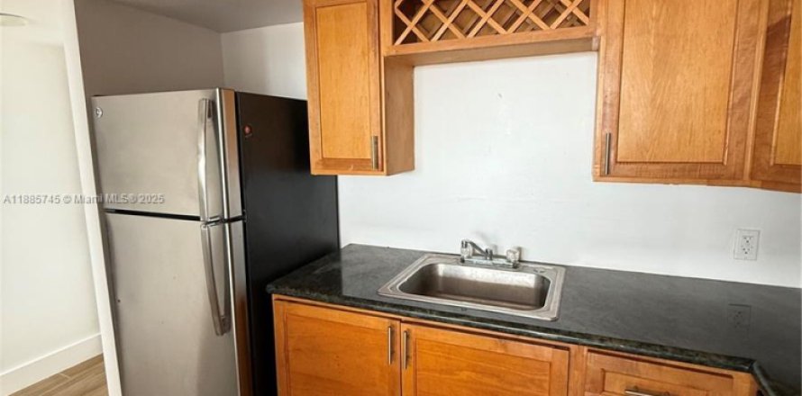 Condominio en North Miami Beach, Florida, 1 dormitorio № 1932525