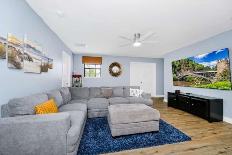Casa en venta en Davenport, Florida, 9 dormitorios, 363.15 m2 № 2234309 - foto 12