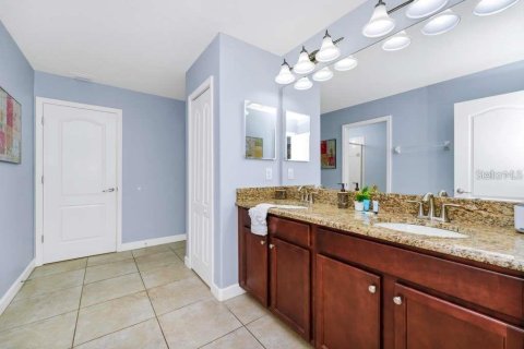 Casa en venta en Davenport, Florida, 9 dormitorios, 363.15 m2 № 2234309 - foto 26