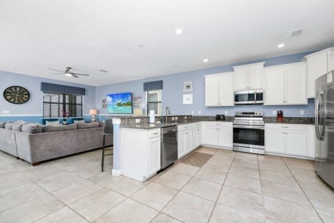 Casa en venta en Davenport, Florida, 9 dormitorios, 363.15 m2 № 2234309 - foto 9