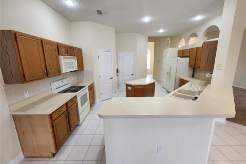 House in Orlando, Florida 4 bedrooms, 248.79 sq.m. № 1916489 - photo 25