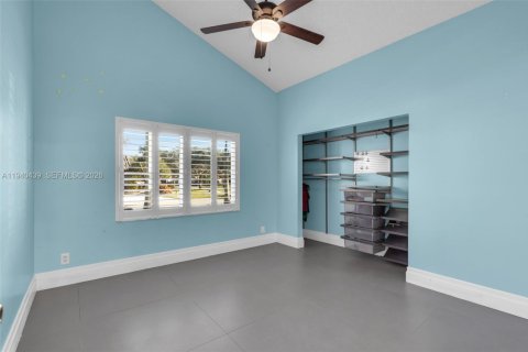Casa en venta en Pembroke Pines, Florida, 4 dormitorios, 259.85 m2 № 1998357 - foto 15