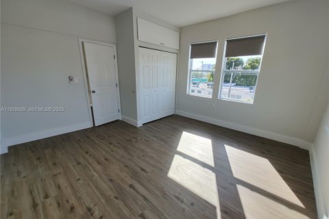 Снять в аренду квартиру в Майами, Флорида 2 спальни, 1148.64м2, № 1987649 - фото 22