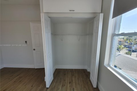 Снять в аренду квартиру в Майами, Флорида 2 спальни, 1148.64м2, № 1987649 - фото 19