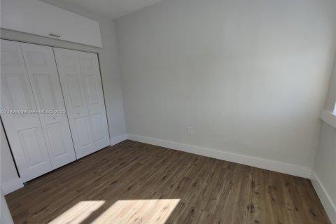 Снять в аренду квартиру в Майами, Флорида 2 спальни, 1148.64м2, № 1987649 - фото 28