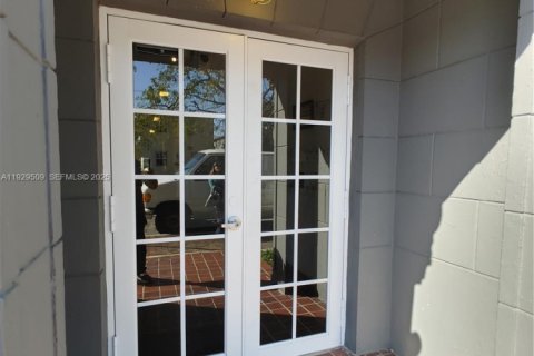 Снять в аренду квартиру в Майами, Флорида 2 спальни, 1148.64м2, № 1987649 - фото 4