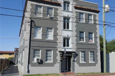 Снять в аренду квартиру в Майами, Флорида 2 спальни, 1148.64м2, № 1987649 - фото 1