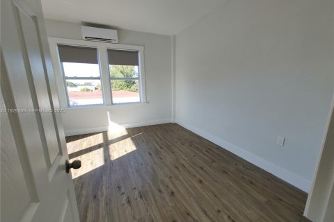 Снять в аренду квартиру в Майами, Флорида 2 спальни, 1148.64м2, № 1987649 - фото 14