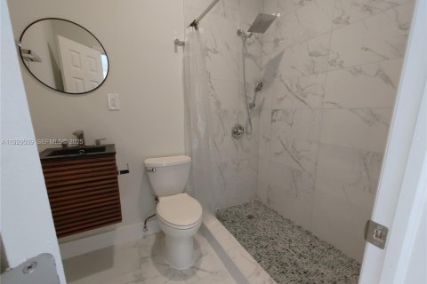 Снять в аренду квартиру в Майами, Флорида 2 спальни, 1148.64м2, № 1987649 - фото 25