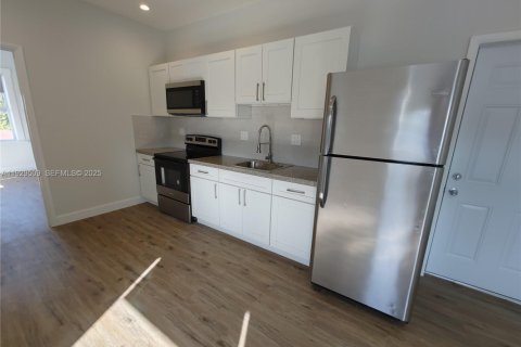 Снять в аренду квартиру в Майами, Флорида 2 спальни, 1148.64м2, № 1987649 - фото 5