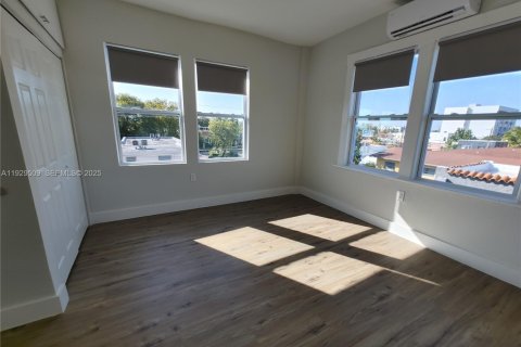 Снять в аренду квартиру в Майами, Флорида 2 спальни, 1148.64м2, № 1987649 - фото 17