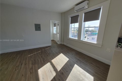Снять в аренду квартиру в Майами, Флорида 2 спальни, 1148.64м2, № 1987649 - фото 8
