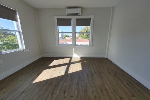 Снять в аренду квартиру в Майами, Флорида 2 спальни, 1148.64м2, № 1987649 - фото 15