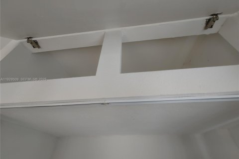 Снять в аренду квартиру в Майами, Флорида 2 спальни, 1148.64м2, № 1987649 - фото 20