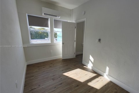 Снять в аренду квартиру в Майами, Флорида 2 спальни, 1148.64м2, № 1987649 - фото 30