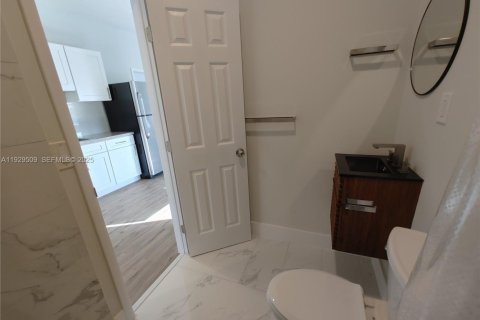 Снять в аренду квартиру в Майами, Флорида 2 спальни, 1148.64м2, № 1987649 - фото 26